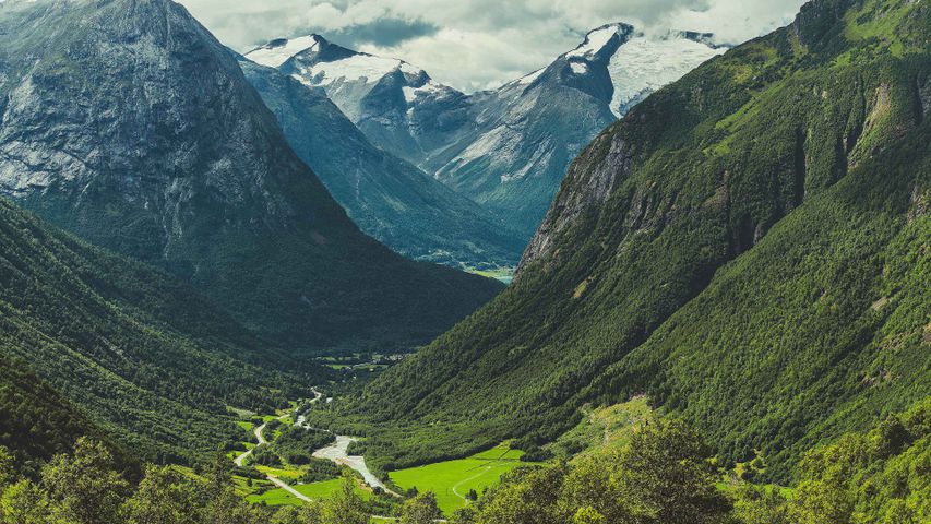 Hill, dale, and Hjelledalen