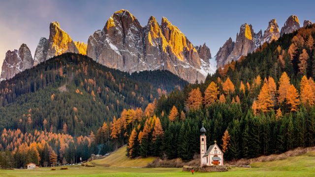Chiesa in Val di Funes, Trentino-Alto Adige, Dolomiti, Italia