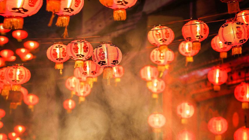 除夕夜的中国新年灯笼